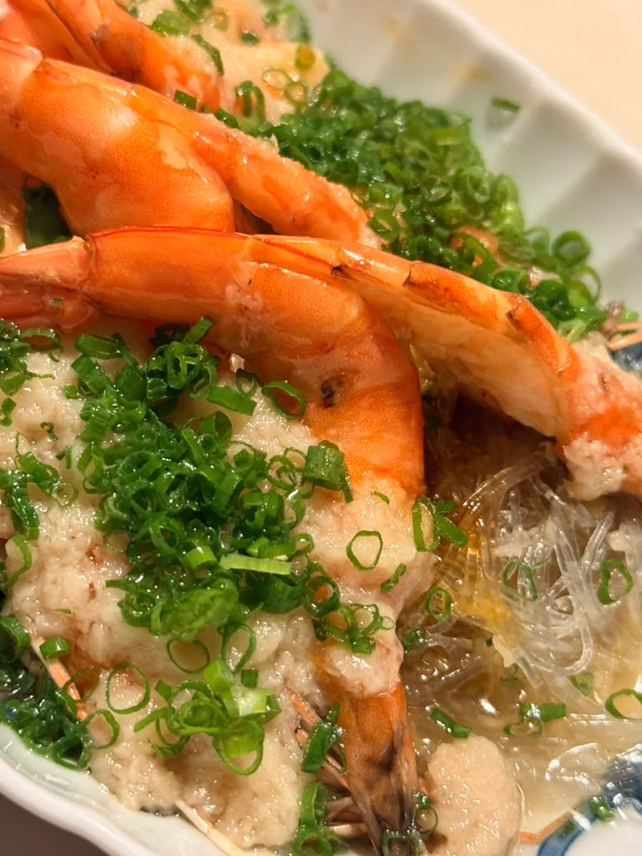 Close-up of the garlic sauce glass noodle steamed live shrimp