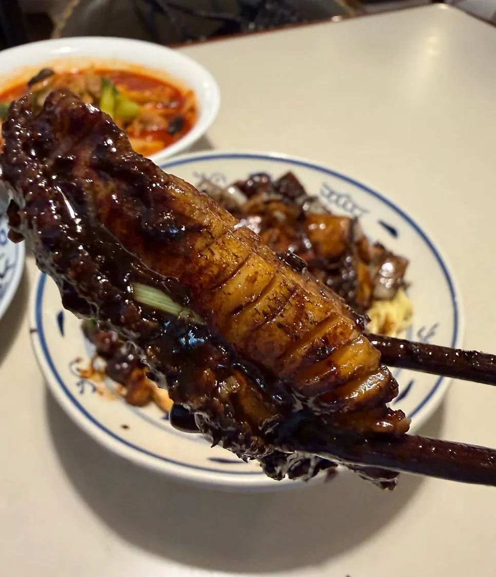 전복과 관자가 올라간 전복 삼선짜장면