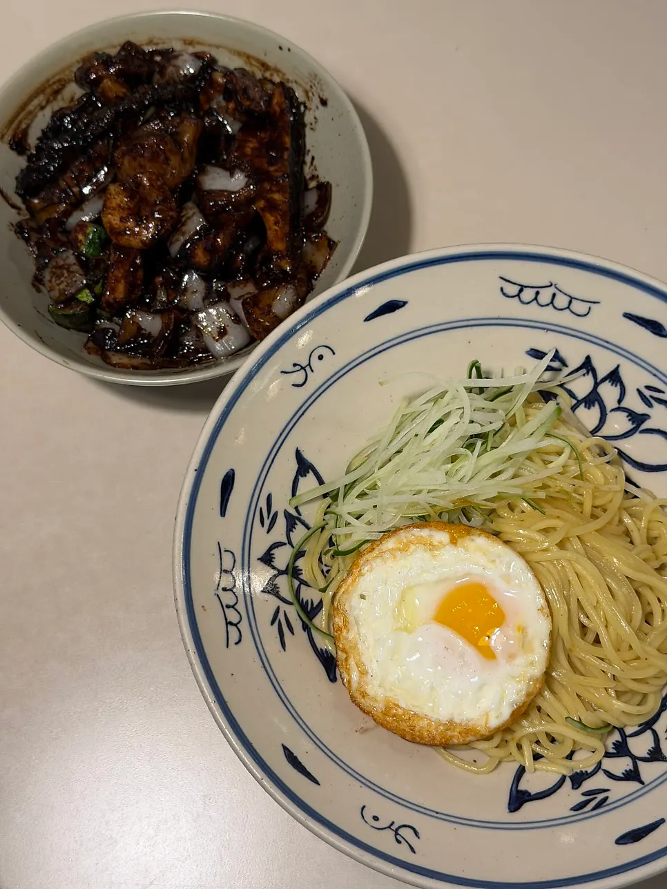 짜장소스에 비빈 삼선짜장면