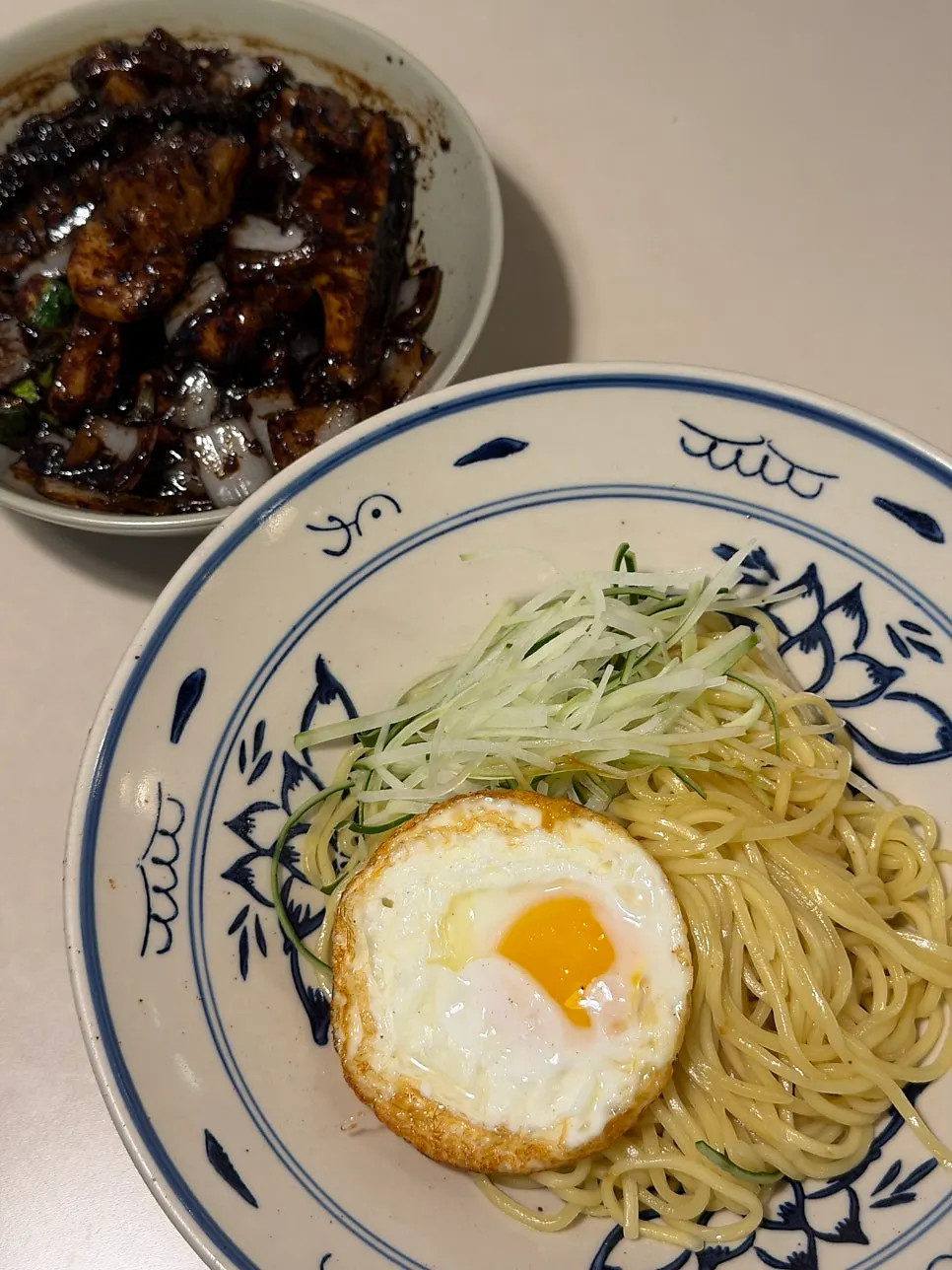 전복 삼선짜장면 면발 클로즈업
