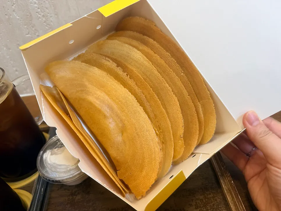 Close-up of crisp bocado and butter cream