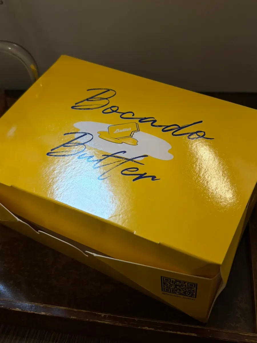 10 boxed bocado pieces served with americanos