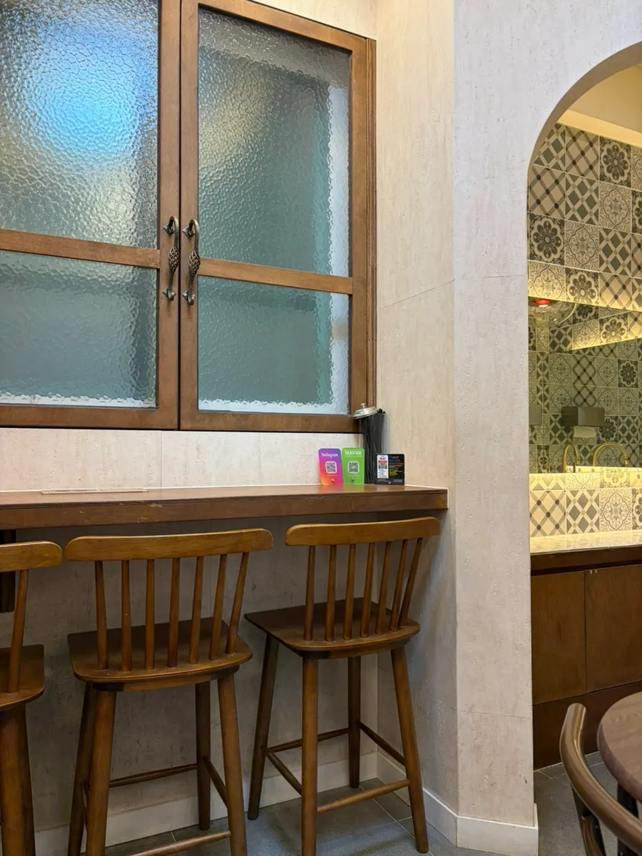 보카도버터 성수본점 바 테이블 좌석