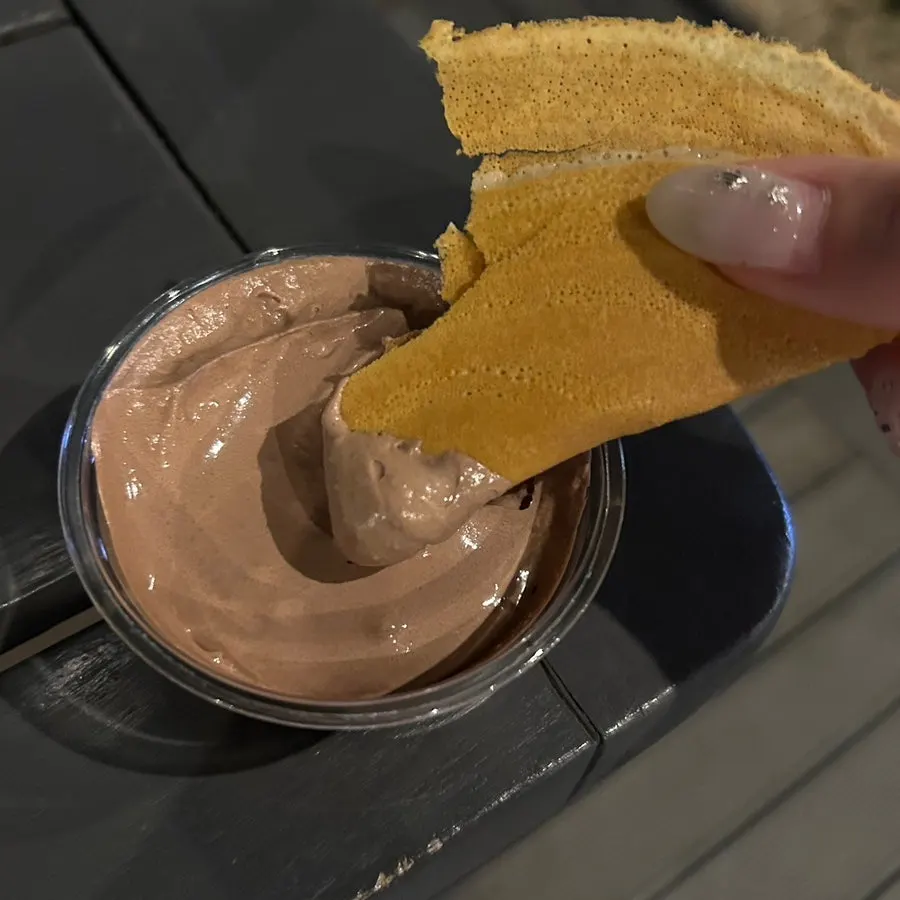 쇼콜라 디핑 크림과 보카도