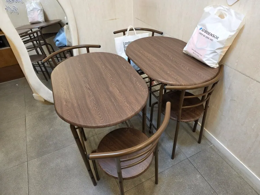 一人カフェに良さそうな窓際の席