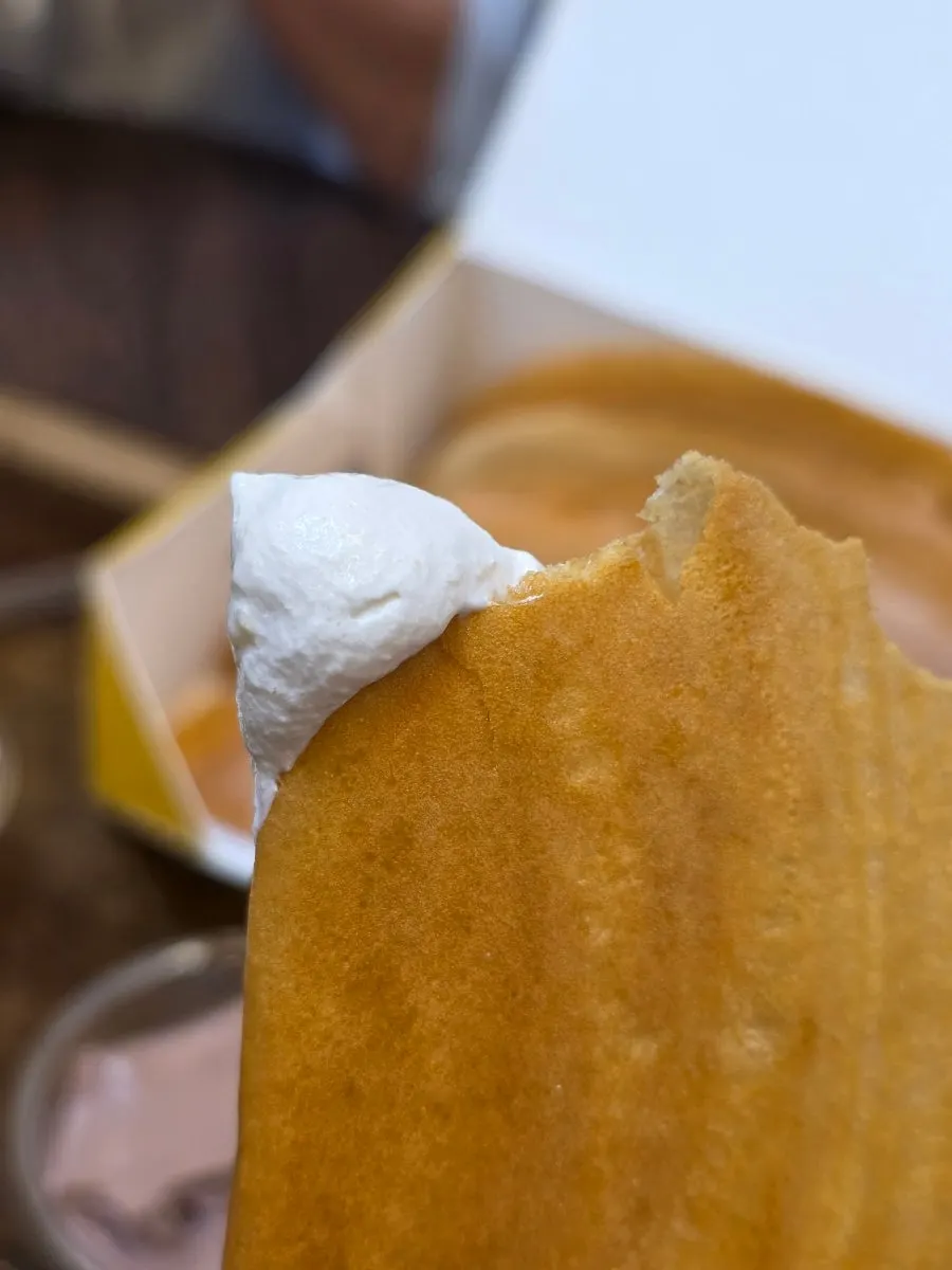 バターキャラメルクリームにつけたボカド