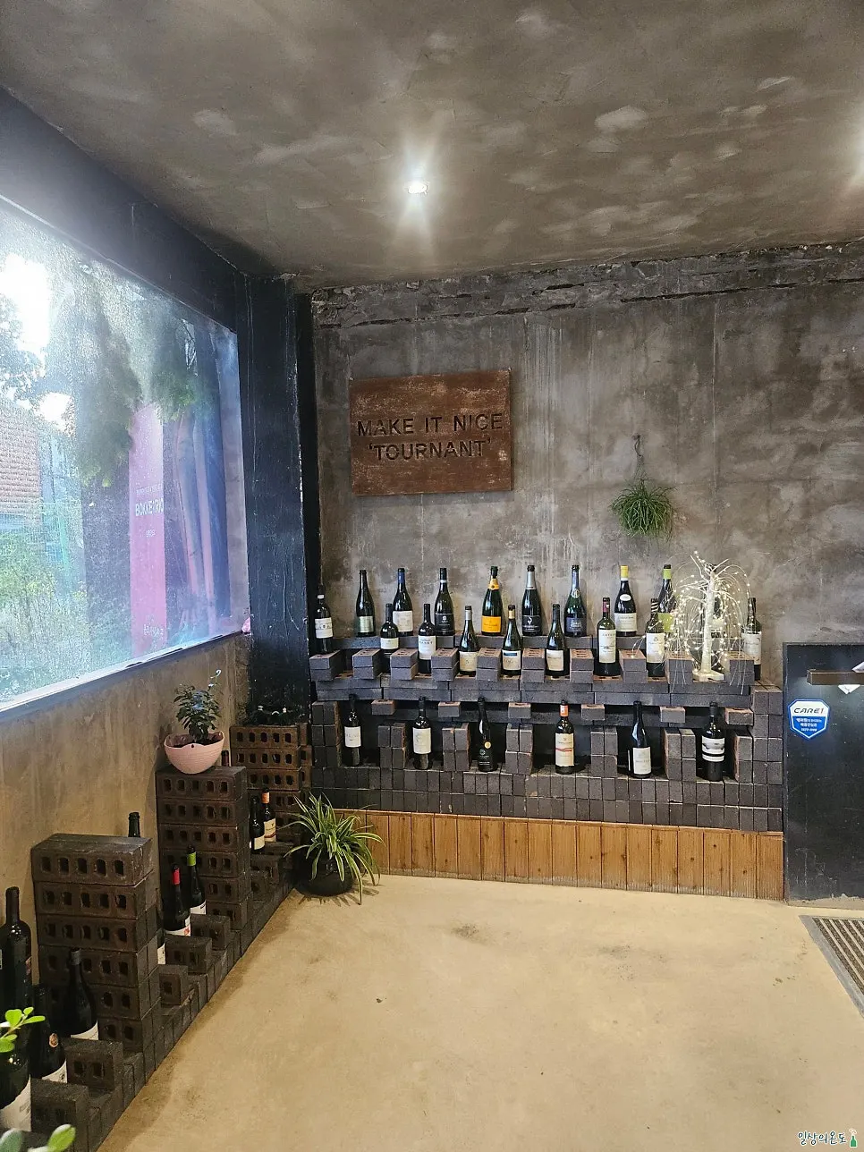 The newly renovated interior atmosphere at Bokkeriu
