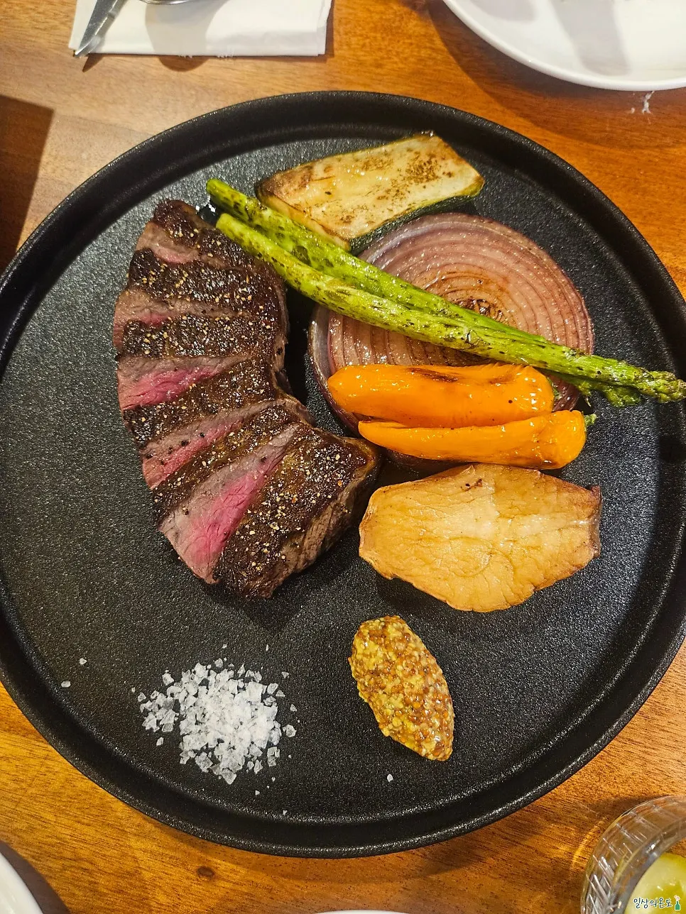 Grilled vegetable garnish served with the steak