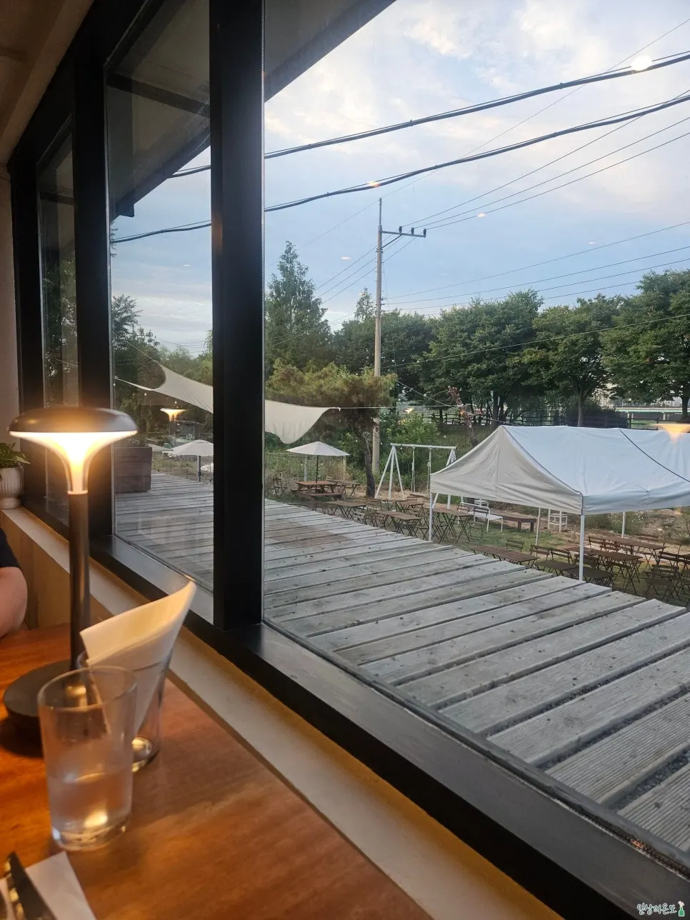 Evening view of the Han River from Bokkeriu's window