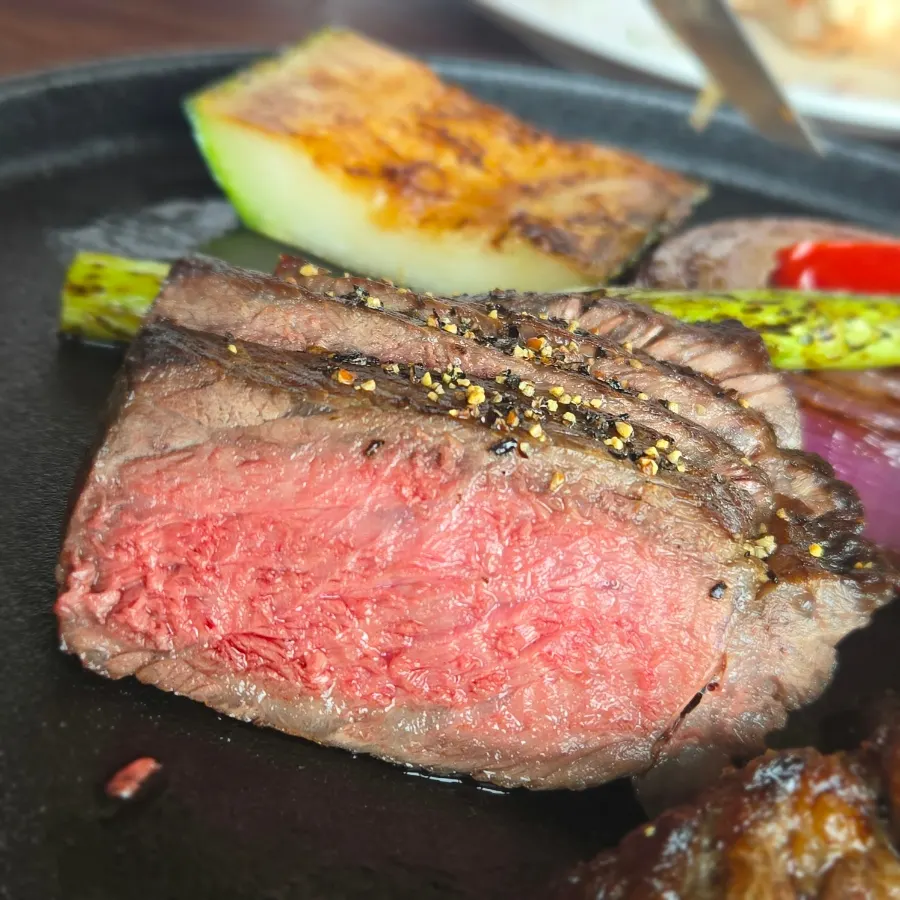 Cross-section of the Korean beef sirloin cooked medium