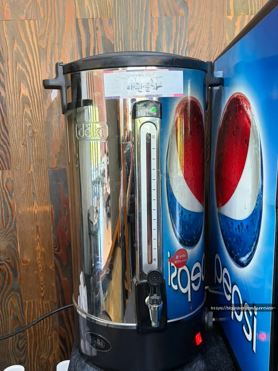 탄산음료와 야관문차가 있는 셀프바