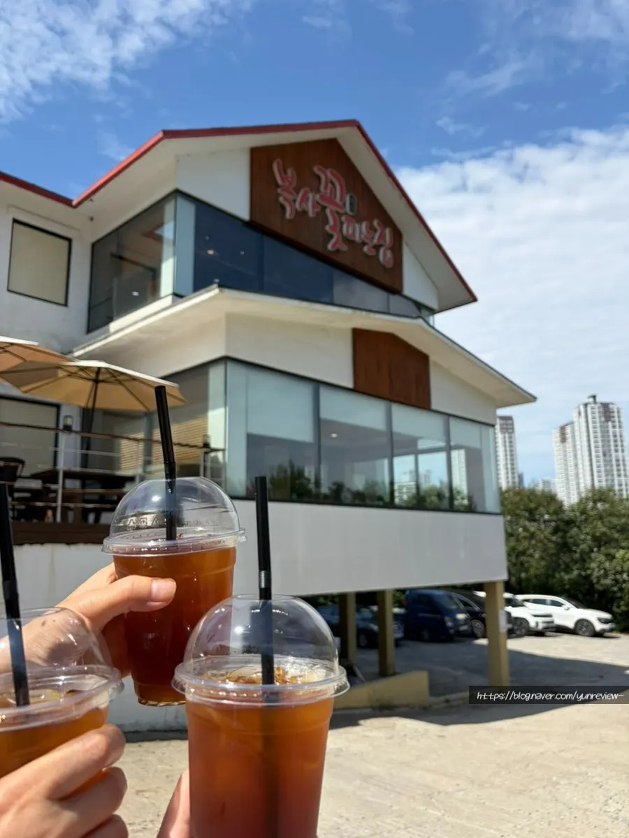 정원이 있는 야외테라스 좌석