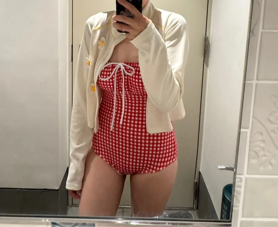 앞 중앙 주름이 잡힌 원피스 수영복 핏
