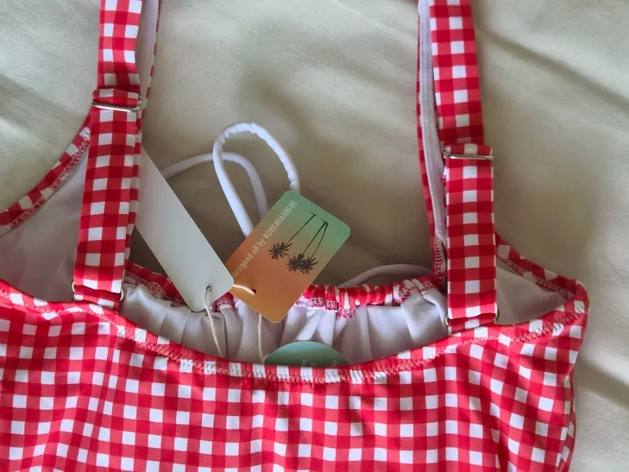 Gingham pattern and seam at a fabric join
