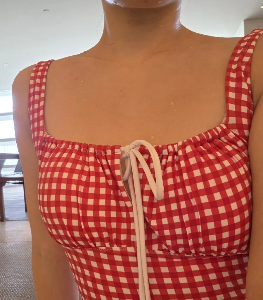 Square neckline and shoulder line of the gingham one-piece swimsuit