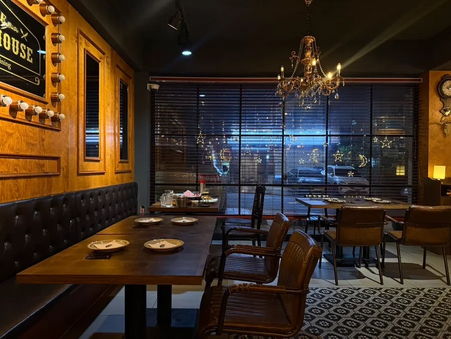 Restaurant exterior on the Bojeong-dong café street
