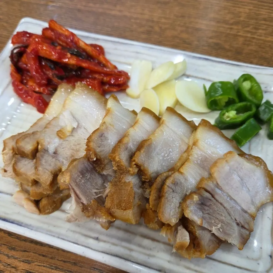 Meat king mandu split in half showing the filling