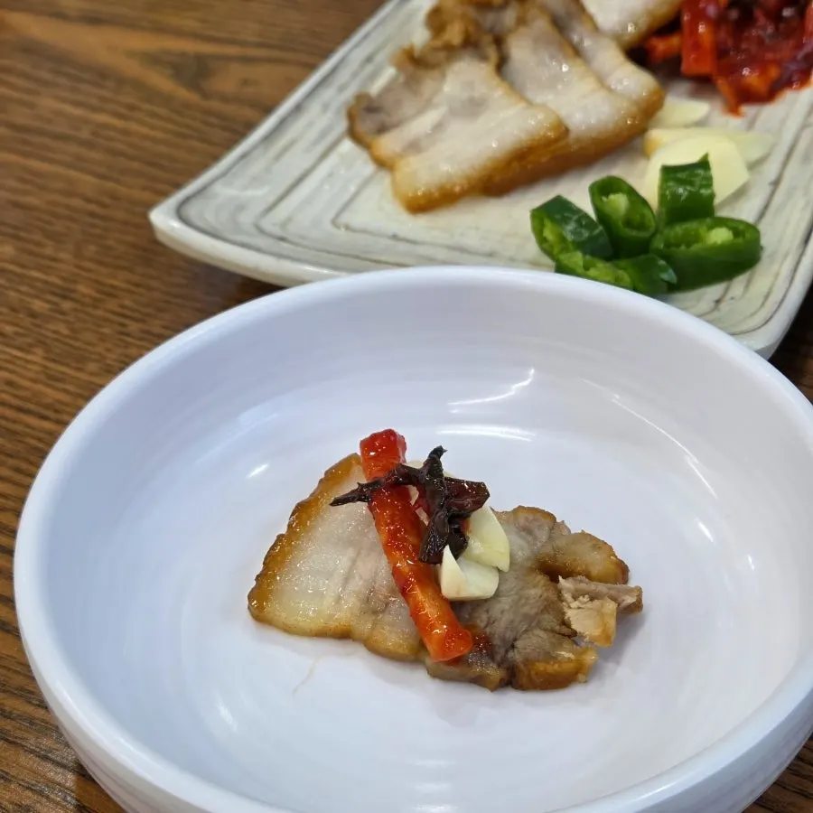 Close-up of suyuk with lean meat and fat mixed together