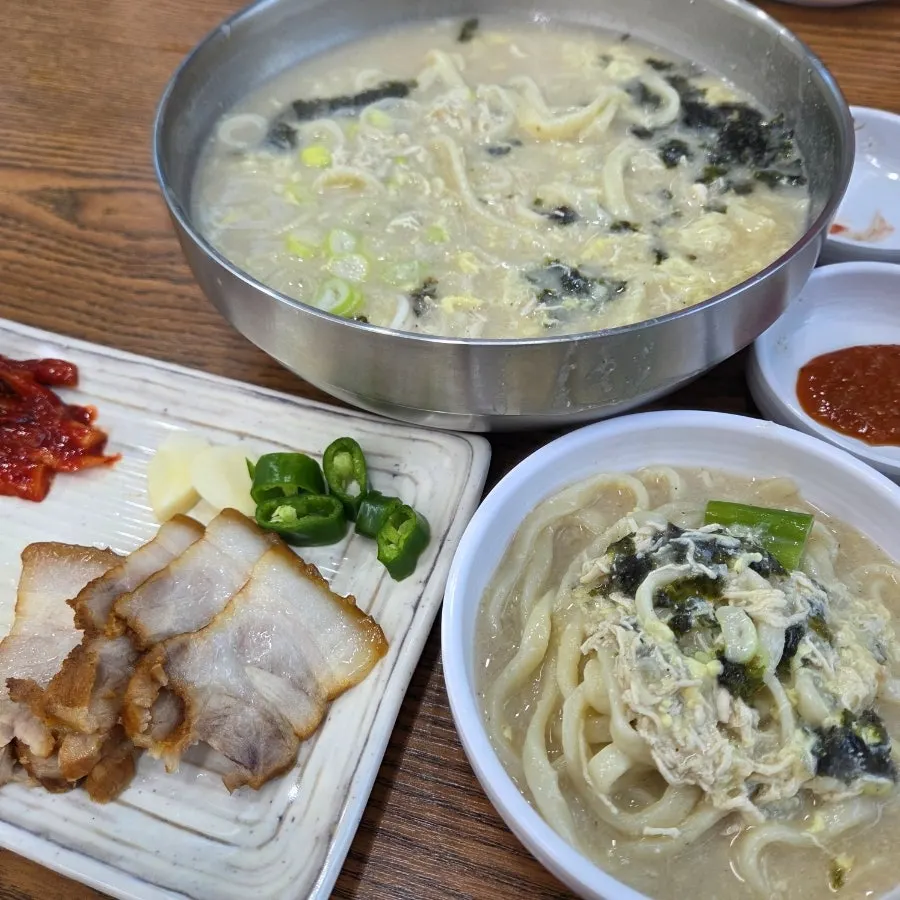 Kalguksu broth generously topped with chicken