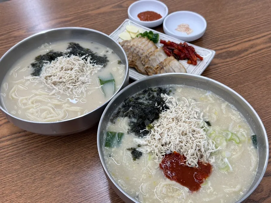 Basic chicken kalguksu topped with laver