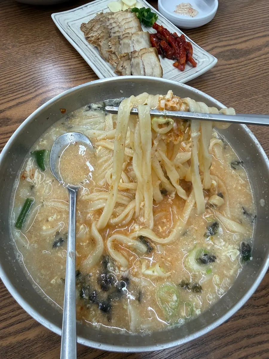 Spicy kimchi eaten alongside the kalguksu