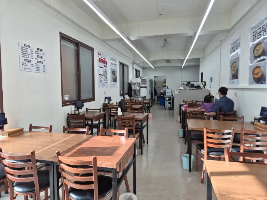 청담닭칼국수 테이블석 관련 사진
