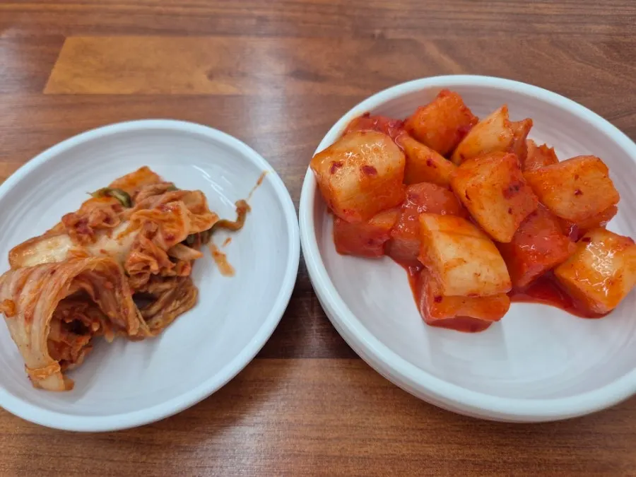 청담닭칼국수 셀프바와 반찬 관련 사진