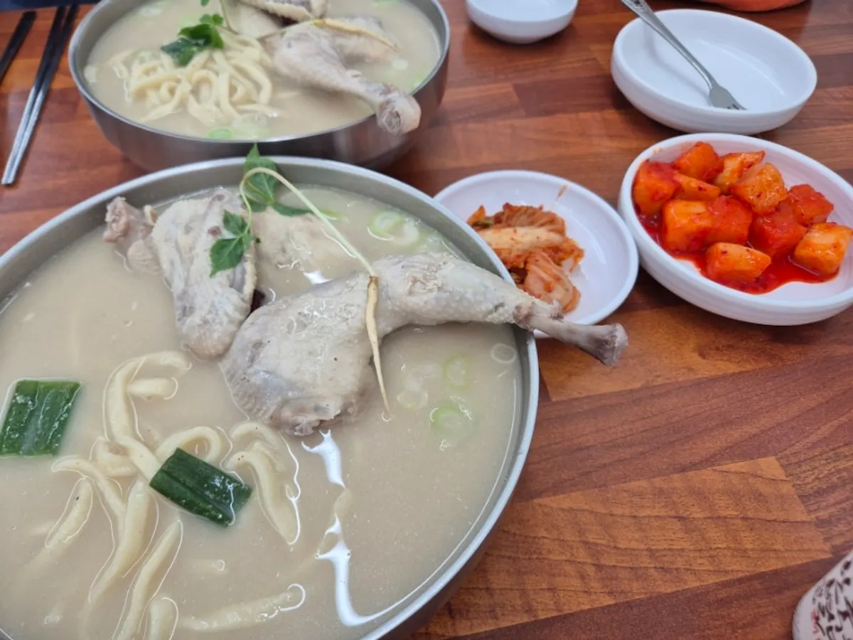 청담닭칼국수 삼계 칼국수 메뉴 사진