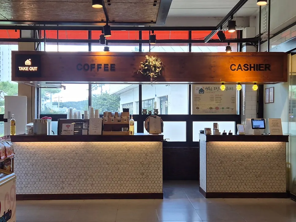 Take-out drinks counter after the meal