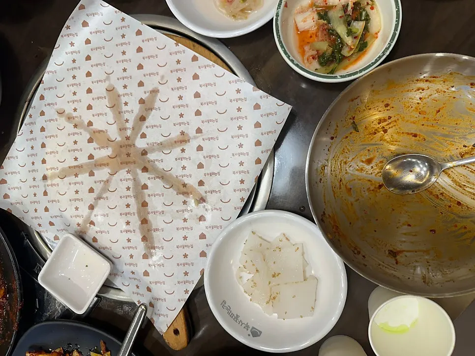 쭈꾸미와 제육을 넣어 비빈 비빔밥