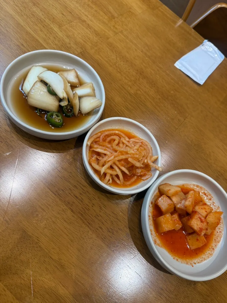 턱이 있는 복산해장 매장 입구