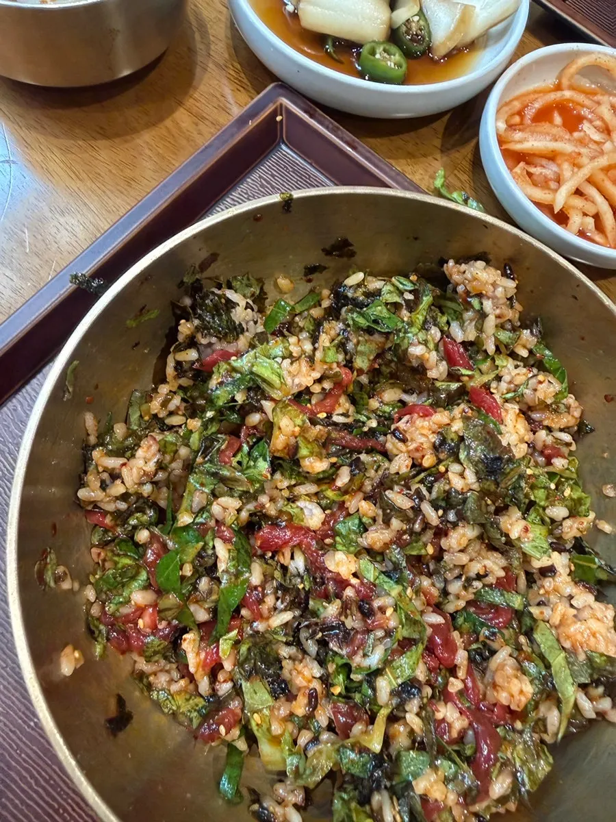 뚝배기에 끓여져 나온 복산 해장국