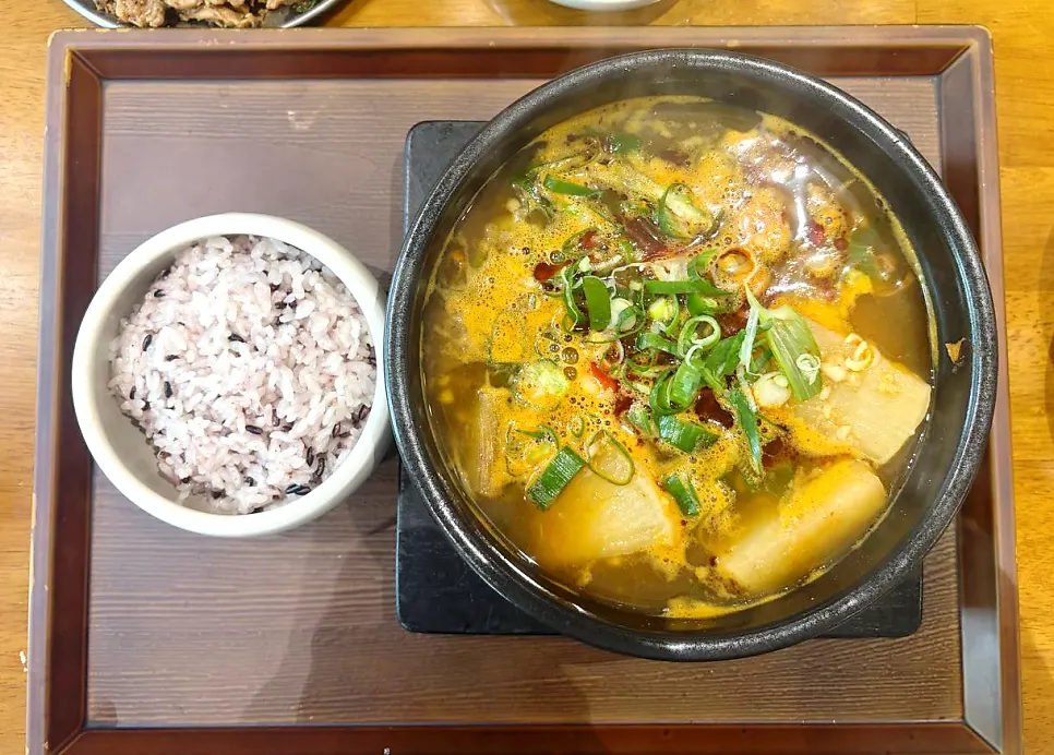 뚝배기에 담겨 나온 복산해장국
