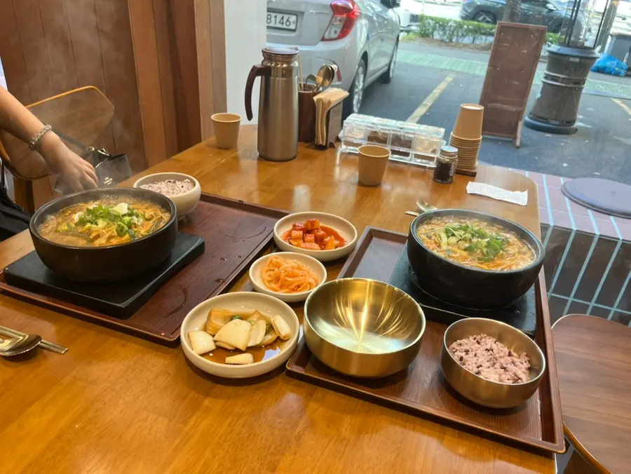 One-person table with a bowl of black rice and an extra serving bowl