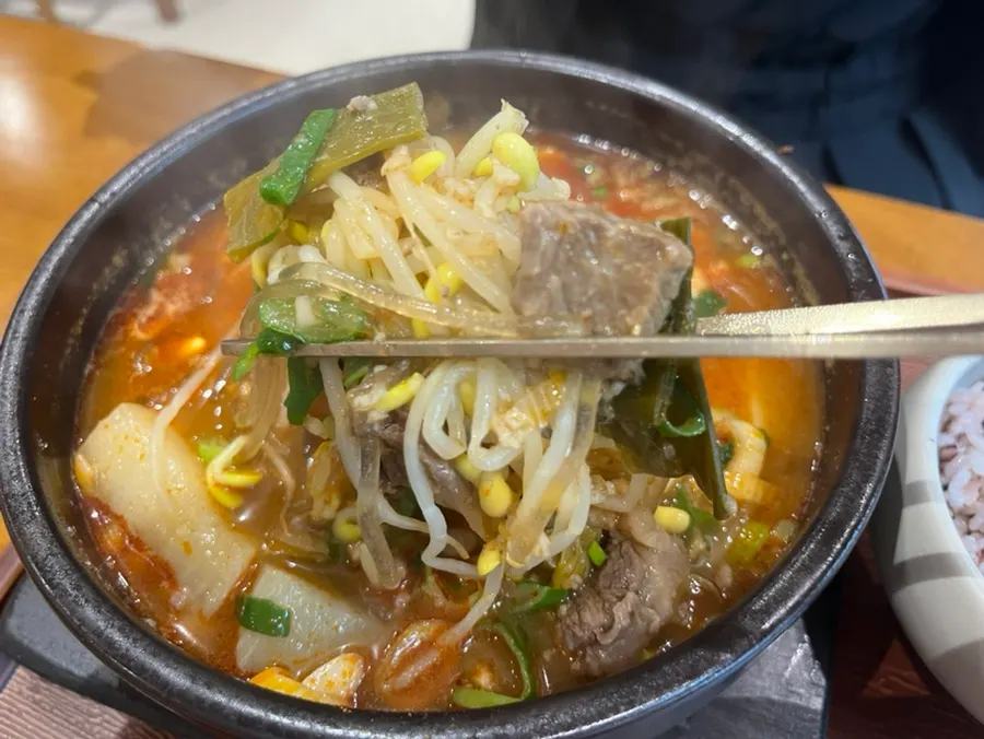 Cleanly simmered Boksan haejangguk beef gukbap