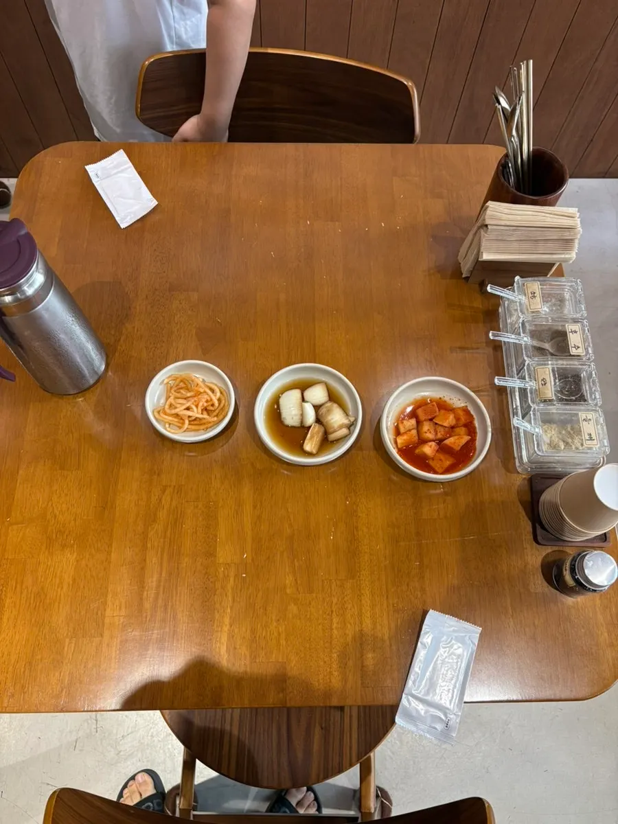 세팅되는 기본 반찬판