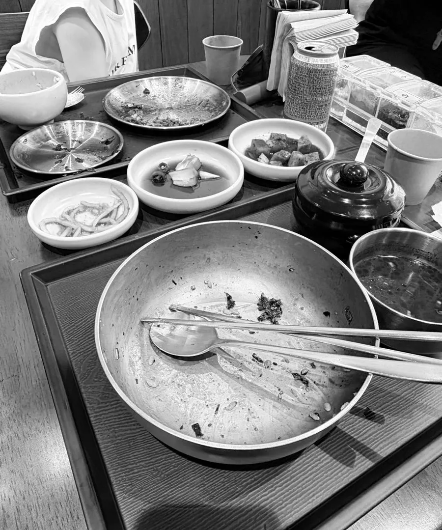 싹 비운 육회비빔밥 그릇