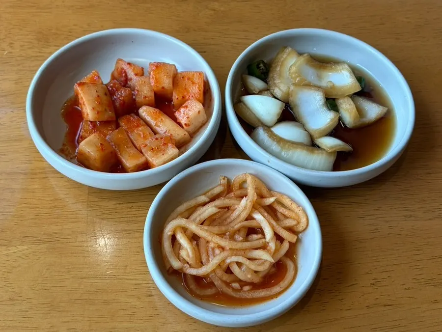 Basic side dishes: kkakdugi, radish salad, and pickled onion