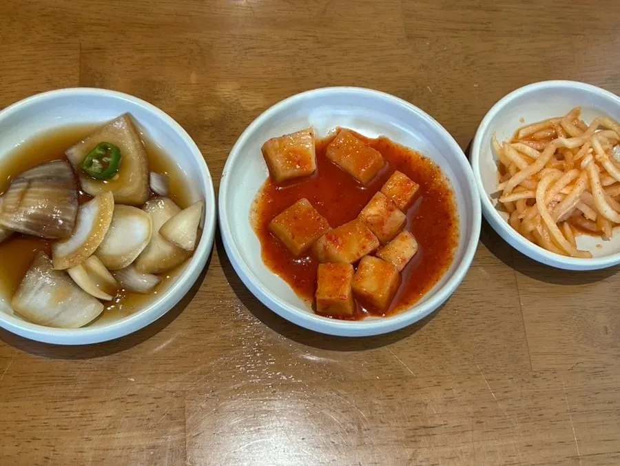 Basic side dishes: pickled onion, diced radish kimchi, radish salad