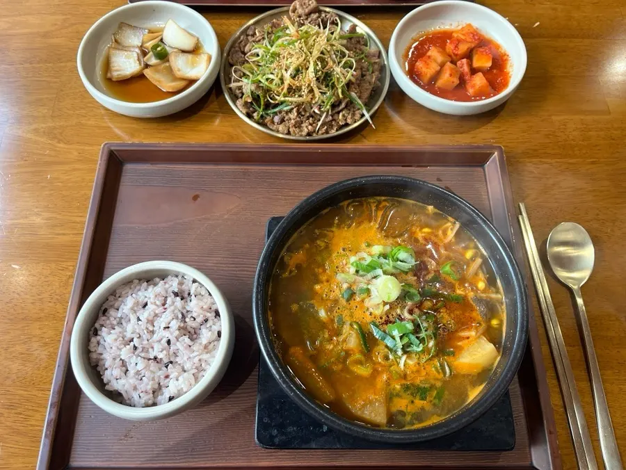 Boksan Haejangguk beef gukbap packed with ingredients