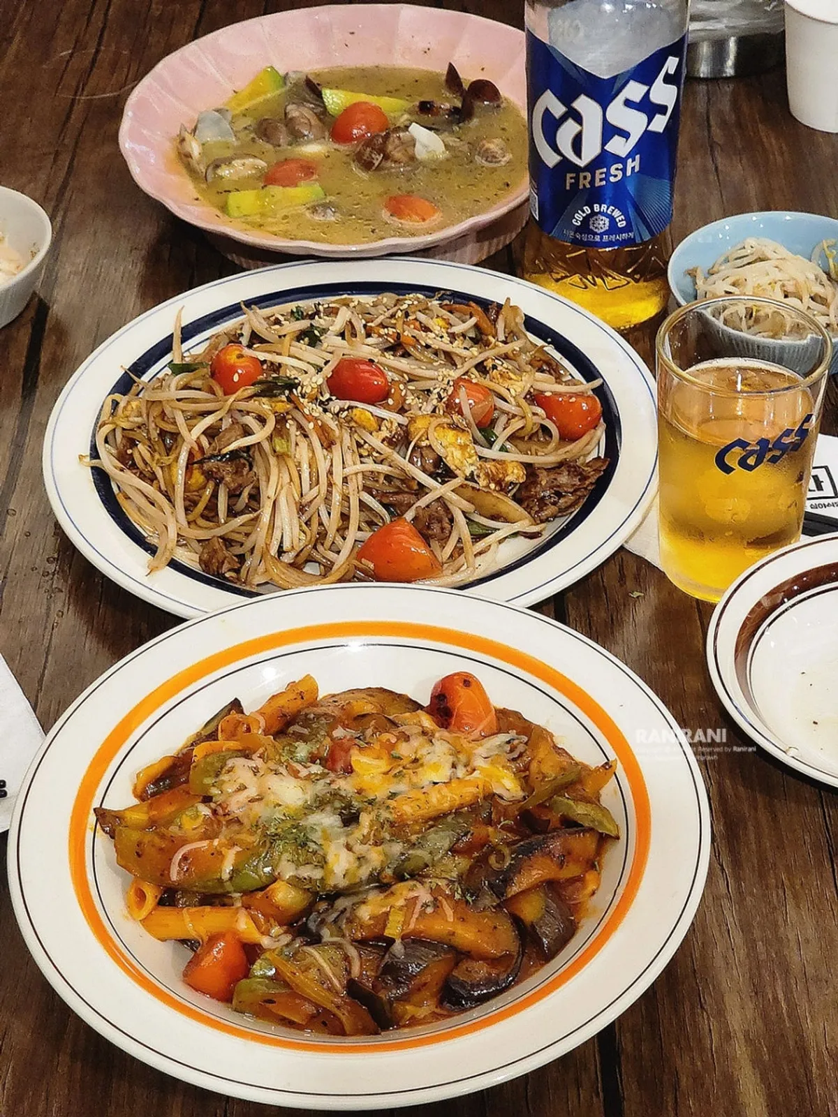 Table with snacks and beer at Boktae Pocha