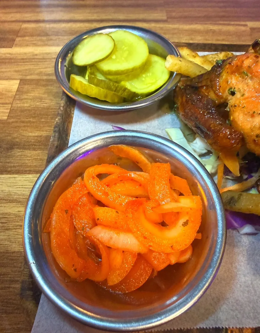 Tandoori chicken dipped in green sauce