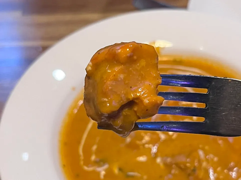 A big piece of tandoori chicken inside the chicken makhani