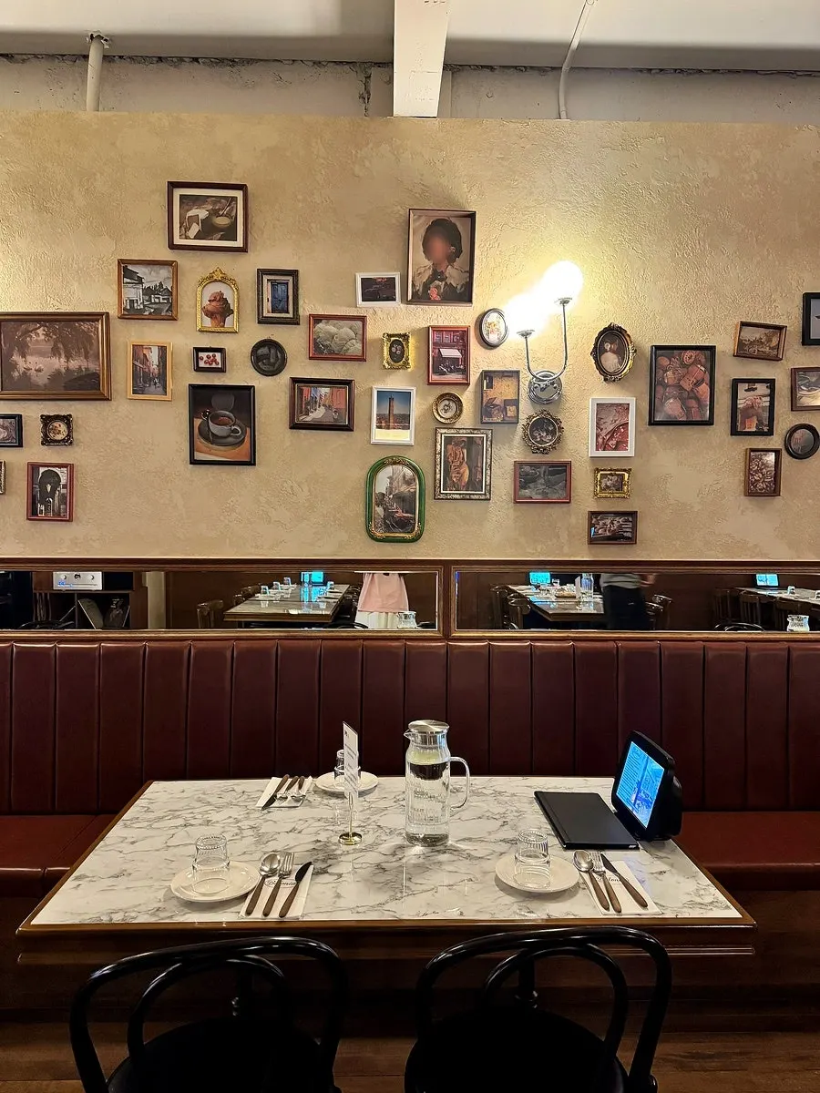 European-style interior of Bologna Daejeon Dunsan Branch