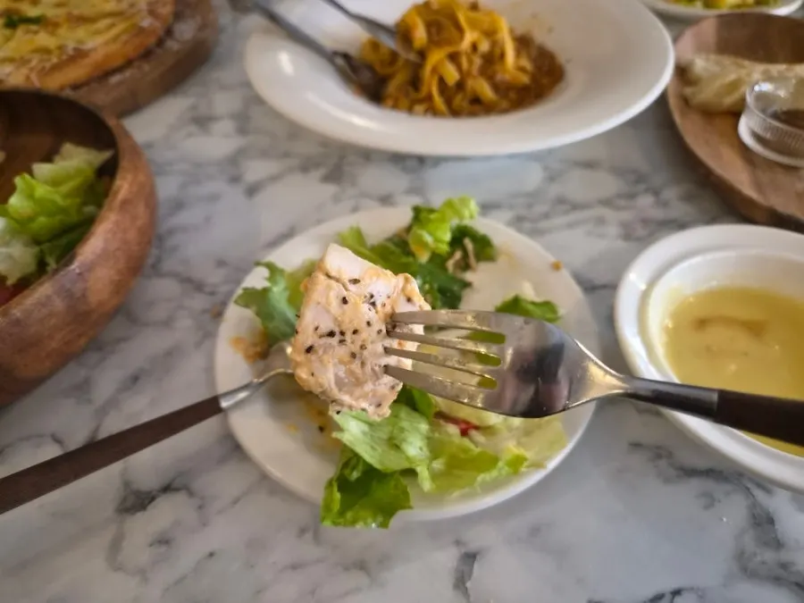 Forkful of chicken tenderloin and fresh vegetables