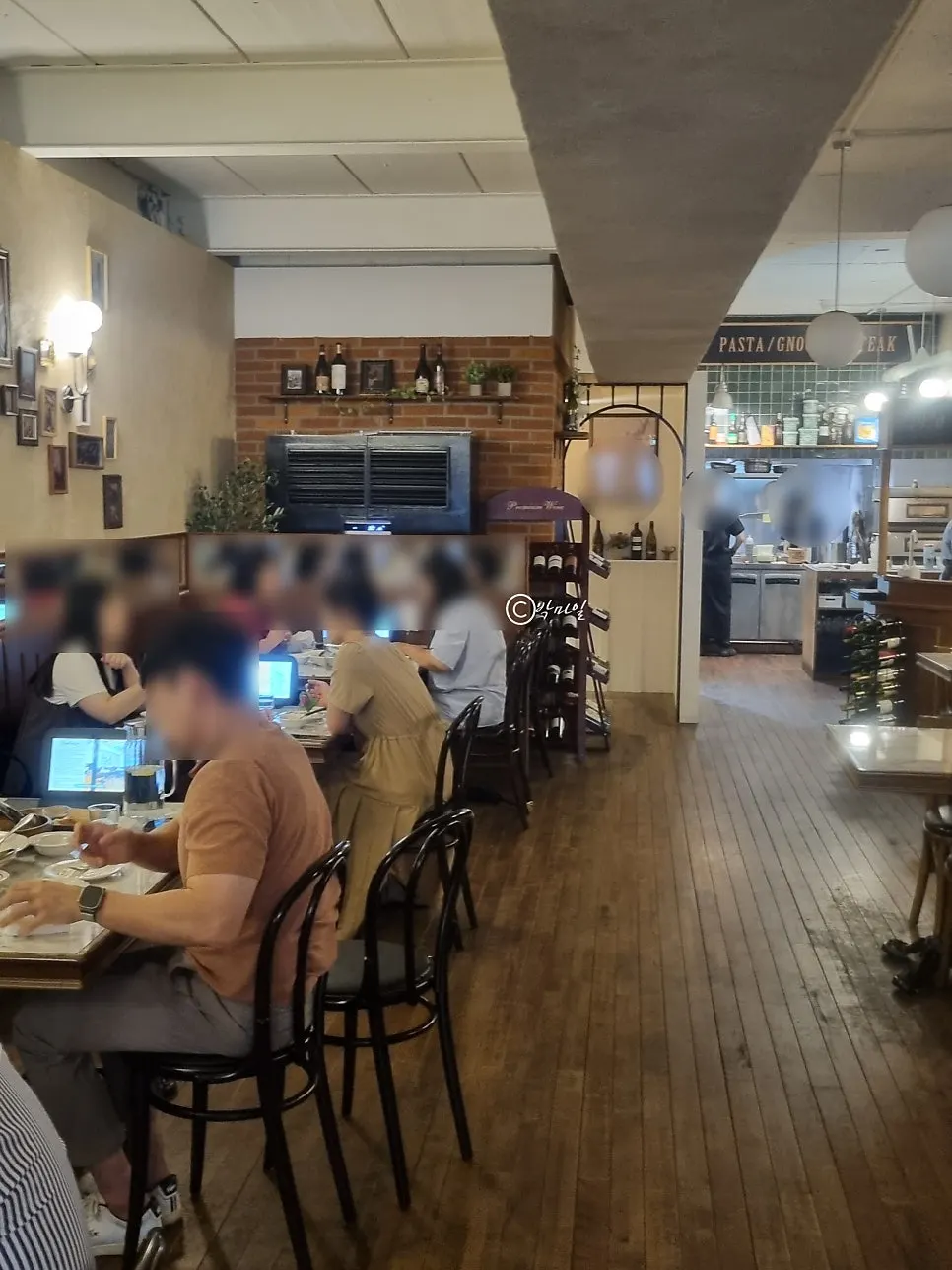 Bologna's dining hall packed with guests