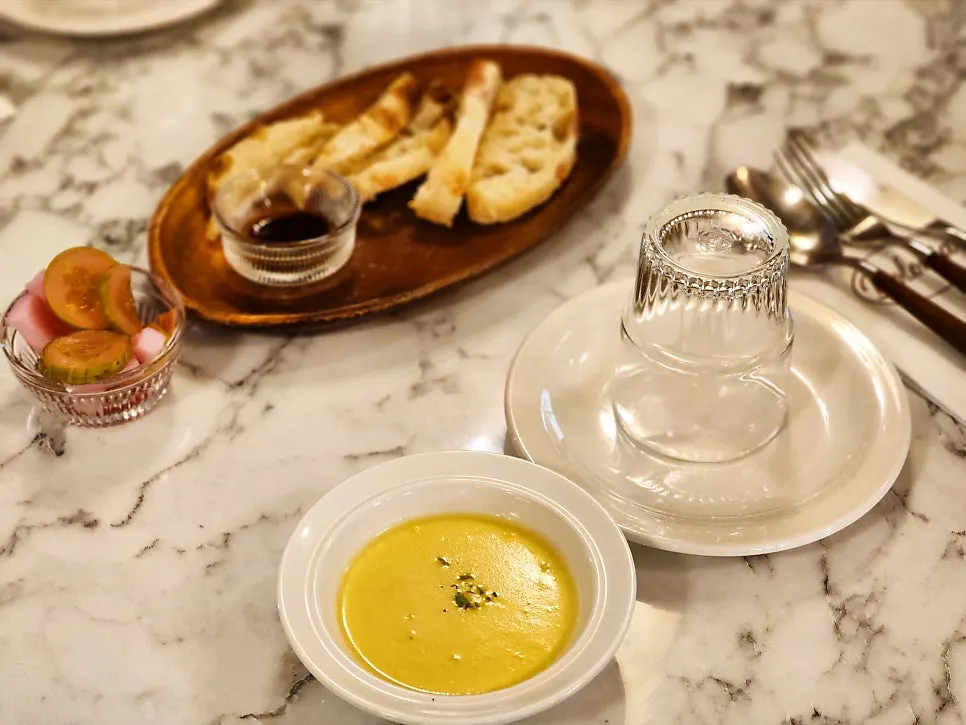 Ciabatta bread and balsamic sauce