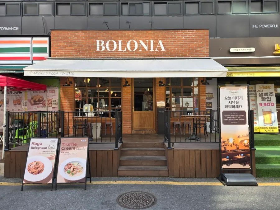 Interior atmosphere of Bologna Daejeon Dunsan Branch