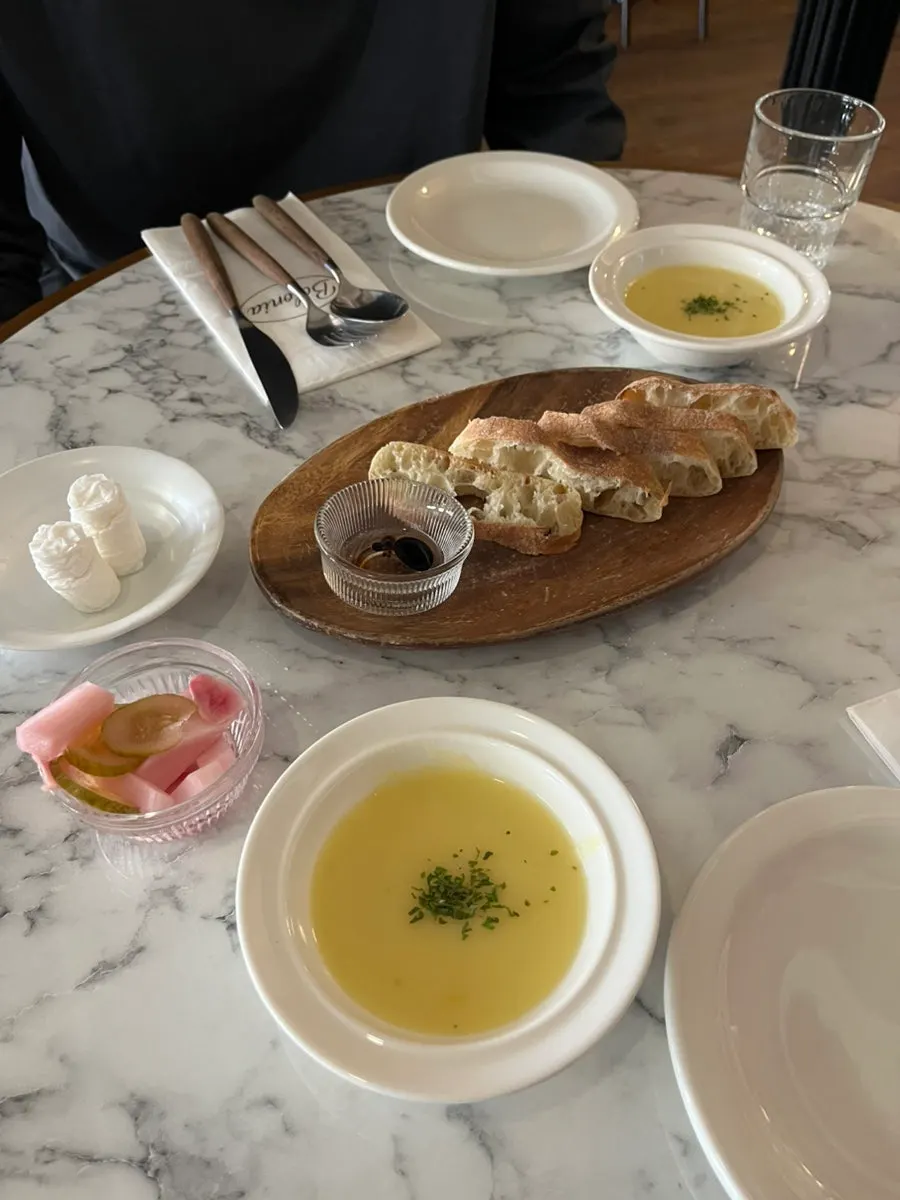 볼로니아 식전빵 치아바타와 스프