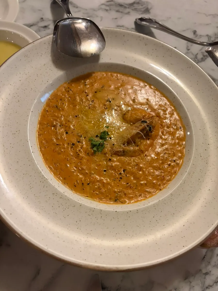 트러플 크림 뇨끼 한 접시